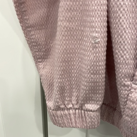 Lululemon Athletica 2020 Pack Light Pullover in Porcelain Pink - Picture 4 of 16